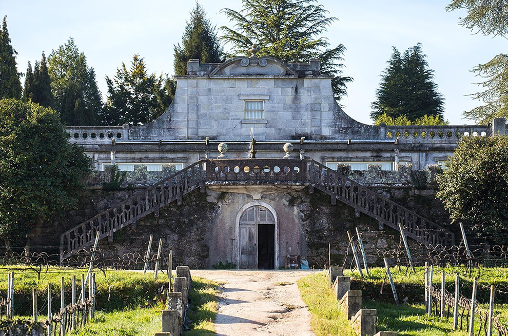 Vinhos e Outros 2 Curvos-2.jpg